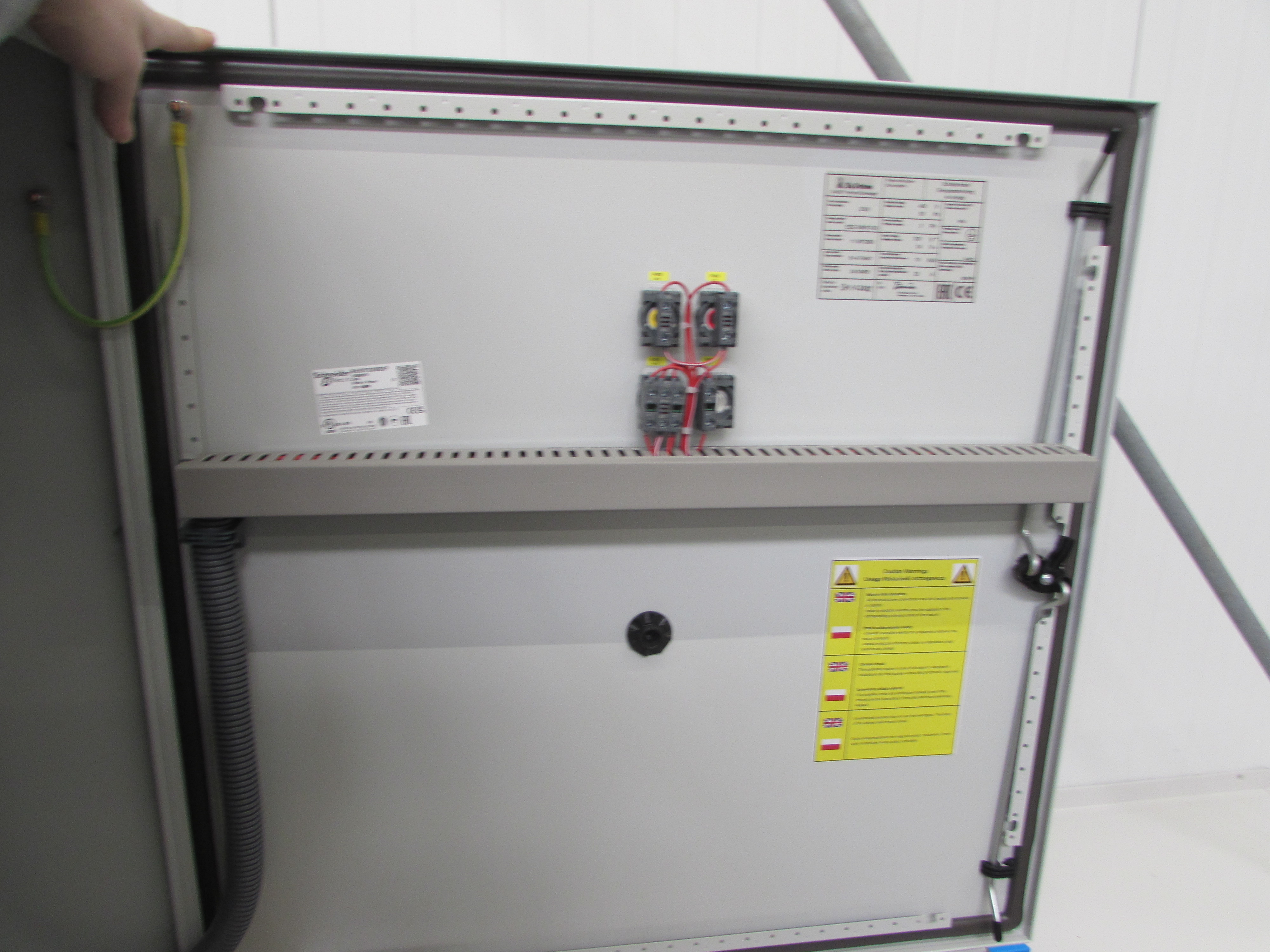 Control cab. egg cross collection